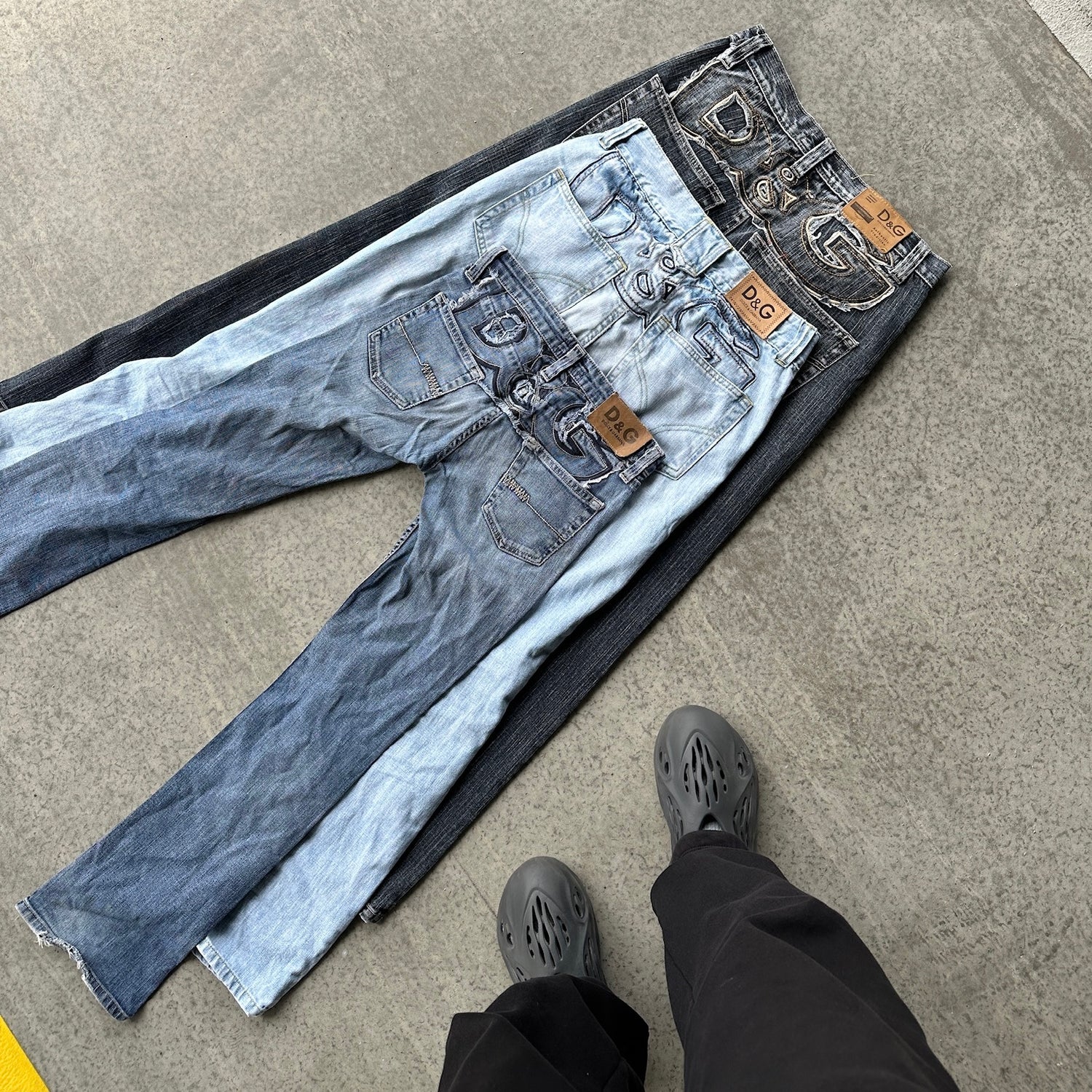 JEANS UND HOSEN